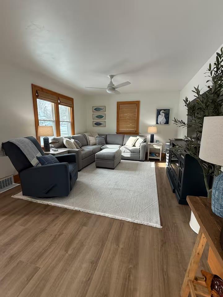 216 W. Maple Street — photo 3